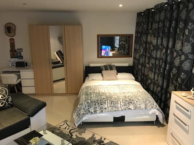 Double room to rent with balcony -Worthing  Main Photo