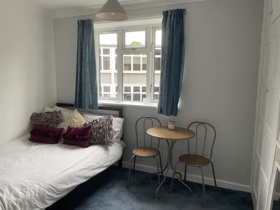 Modern double room available in Brentford. Main Photo