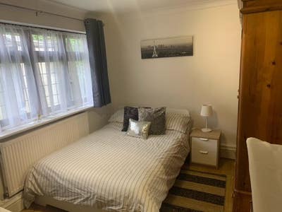 Double Room in Self Contained Annexe ,Brentwood. Main Photo