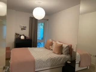 Ealing Broadway Double Room Main Photo