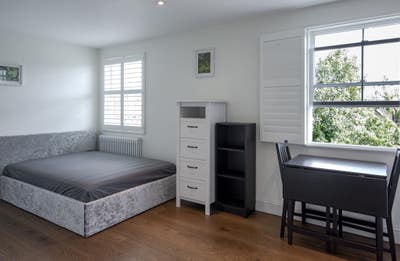 No Couples - Cosy top floor studio  Main Photo