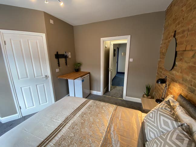 🦅Double room with ensuite and kitchenette 🦅 Main Photo