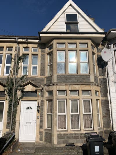 **Large Double Rooms to Let in Student House ** Main Photo