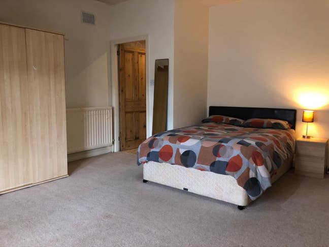 En-suite Double Room in Crosshills BD20 Main Photo
