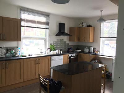 Home away from home, bills included + cleaner :) Main Photo