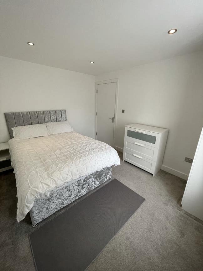 *luxury large double room available  Main Photo