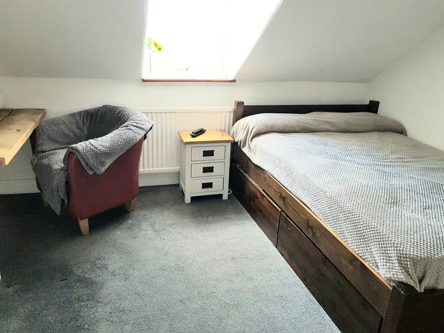 Beautiful Double Room Town Centre Parking w/Permit Main Photo