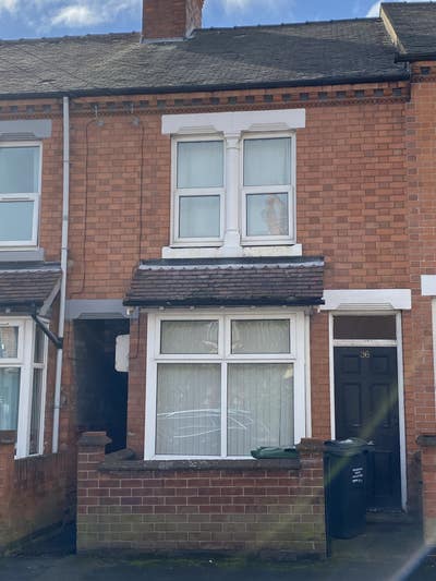 Town Centre 4 Double Bedrooms  Main Photo