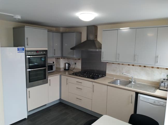 Available Now En Suite Room @ Cartwright Way Main Photo