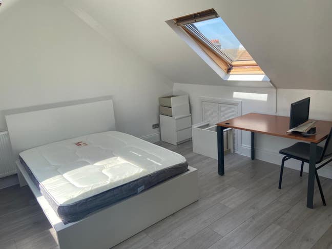 Large Loft Room Is in Outram Road  Main Photo
