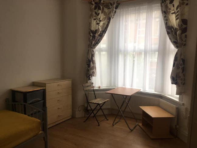 Double bedroom to rent for single  Main Photo