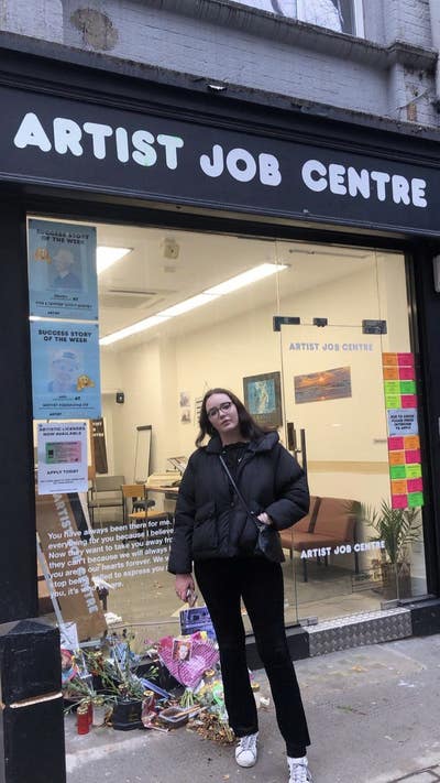 Young professional looking for flat Main Photo