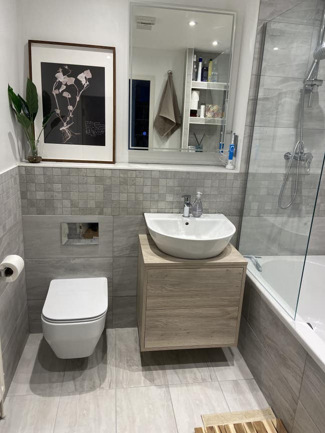 Spacious 2 bed Centrally Located Inc Bills Main Photo