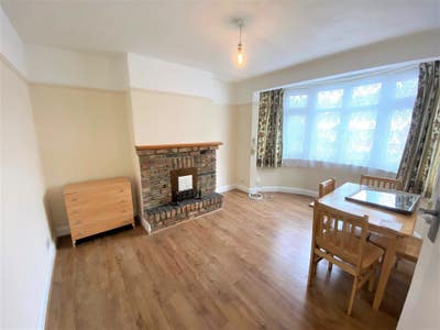 2 Bedroom Flat for Rent in  Kingsbury NW9 Main Photo