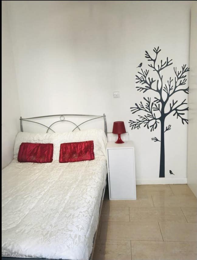 Studio Flat 6 minutes walk to Hendon tube station  Main Photo