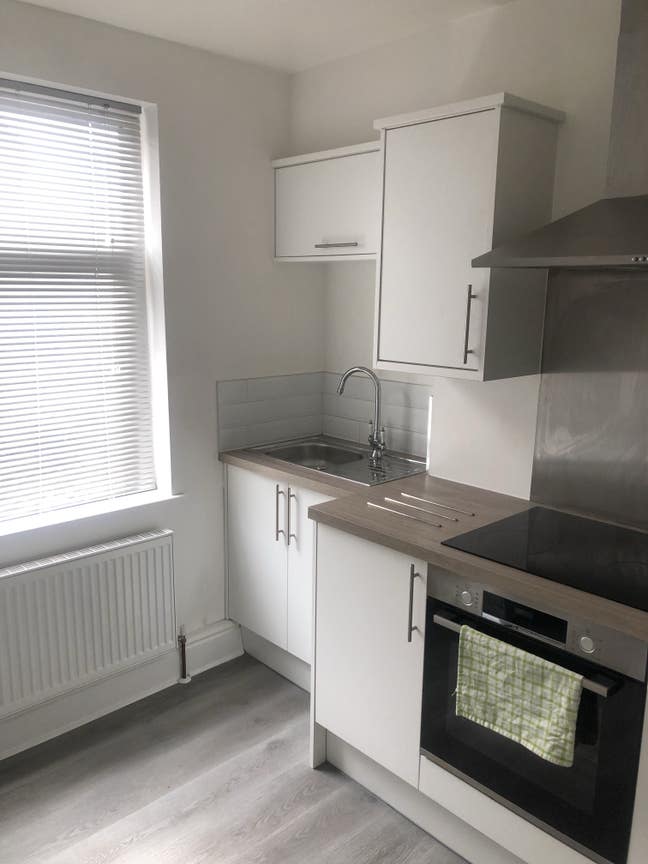 Large double Victorian en-suite Main Photo