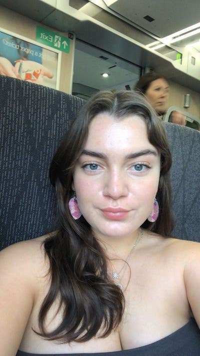 I am a professional female aged 27 looking fo... Main Photo