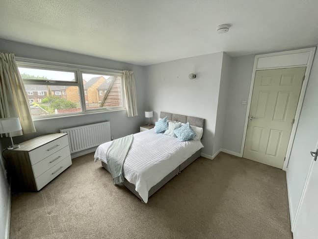 Light & Spacious Double Bedroom - MUST SEE Main Photo