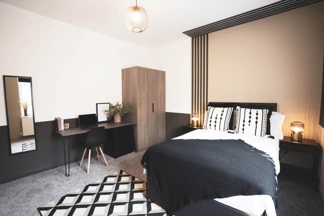 Stylish Big Double Room w/ kitchenette - bills Inc Main Photo