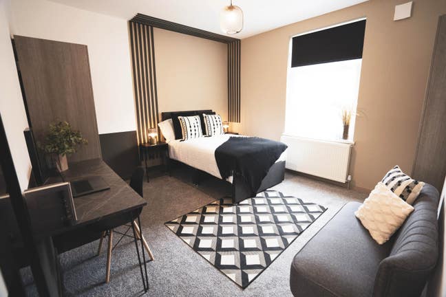 Stylish Big Double Room w/ kitchenette - bills Inc Main Photo