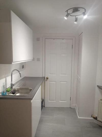 1 bedroom FLAT with ensuite and Kitchen.GU22 0BL Main Photo