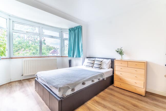 Delightful, Bright and Cosy Ensuite Room Main Photo