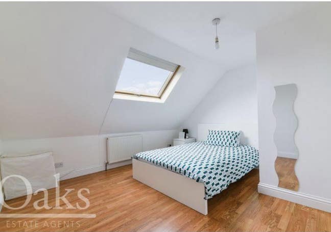 LGBT Large bright room in beautiful modern flat Main Photo