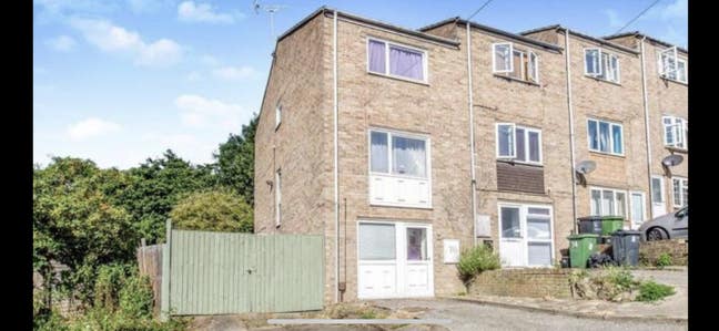 Bower lane town house close to town centre HMO Main Photo