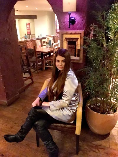 Senior Professional Seeking Calm Home  SW15 Main Photo