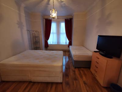 Large room minutes away from Thornton Heath Statio Main Photo