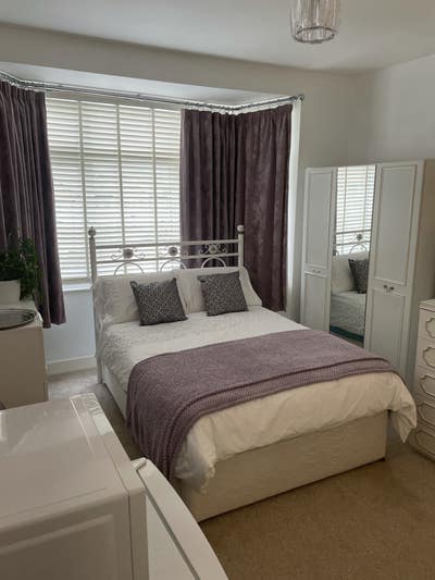 Lovely, Spacious (Peaceful) Double Room... Main Photo