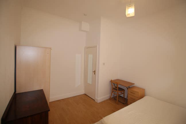 Double room available in Hammersmith  Main Photo