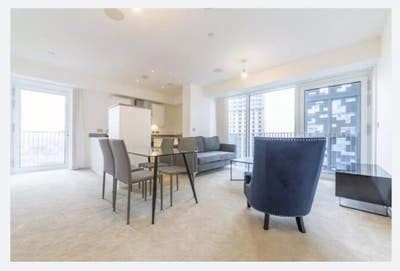 Double room to rent in 2 bed 2 bath apartment Main Photo