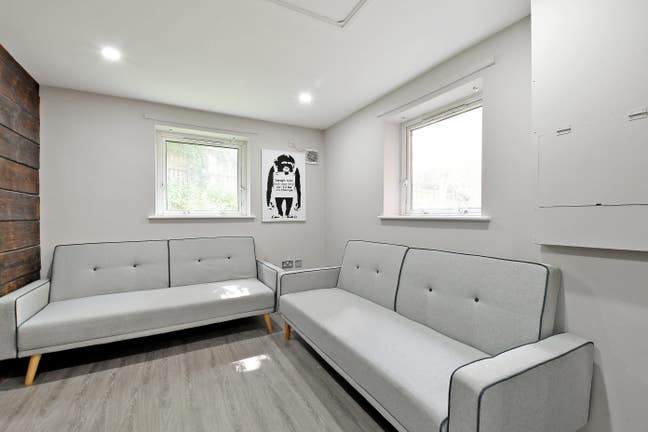 All Bills Inclusive Rooms Available in the Park! Main Photo