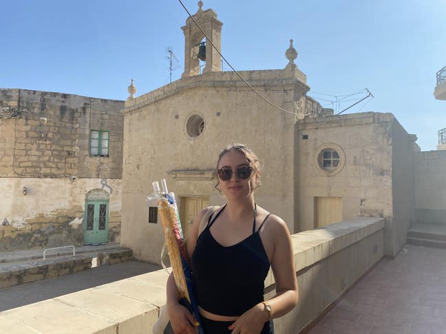 Professional looking for a 1 bed flat Main Photo