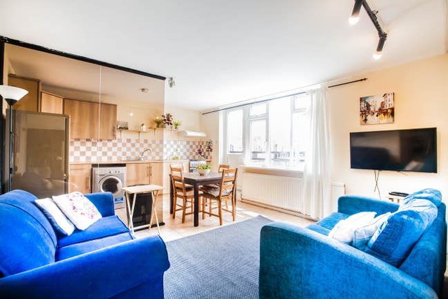 Nice large double room, bills incl, balcony, views Main Photo