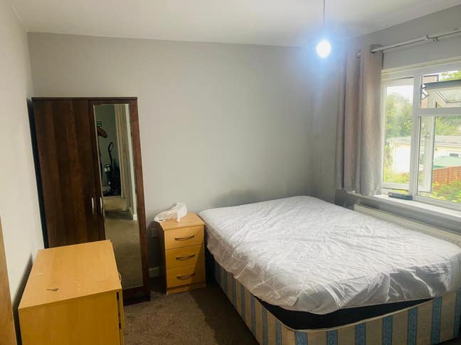 Double Room to let in slough with PARKING Main Photo