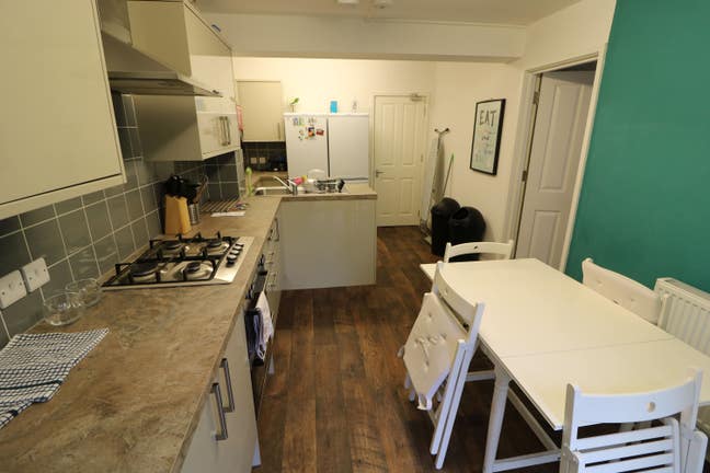 Non-Ensuite Room in Headington All Bills Included! Main Photo