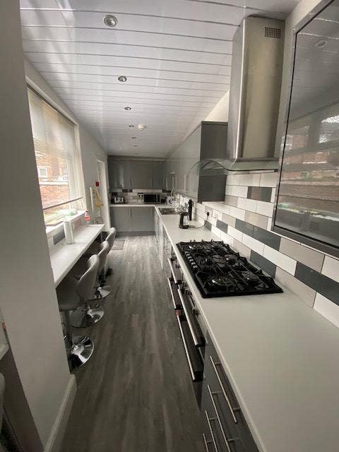 Single Room with En-suite in shared house, (HMO) Main Photo
