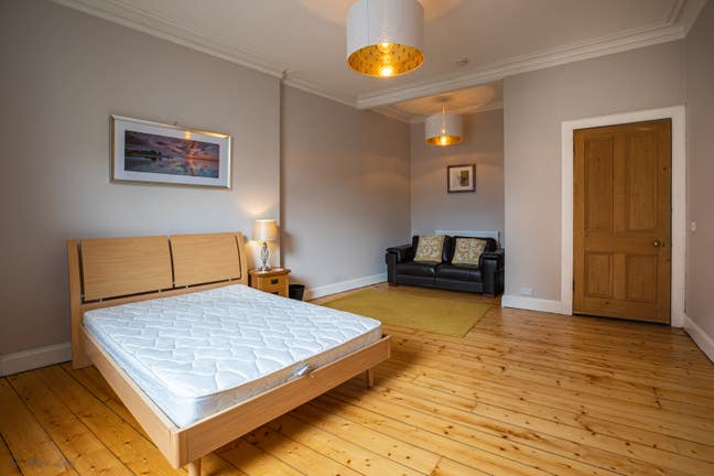 Large Double Room Main Photo