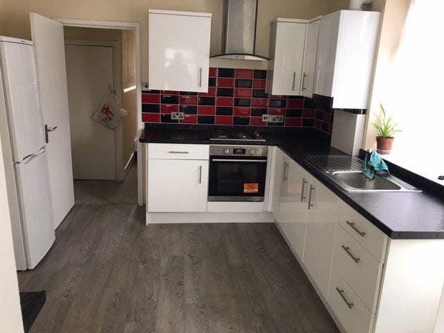 Ground floor 1  bedroom  garden flat in Tooting/mi Main Photo
