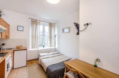 Modern self contained studio flat in Earl's Court Main Photo