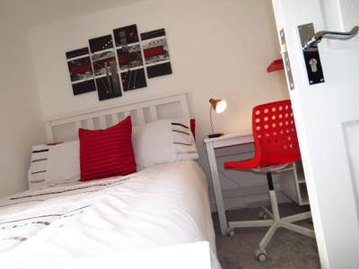  LAST  Room/shared  bathroom  -Solihull  B92 Main Photo