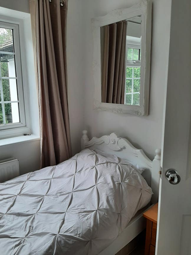 Bright Clean Sunny Room (Monday to Friday Only)  Main Photo