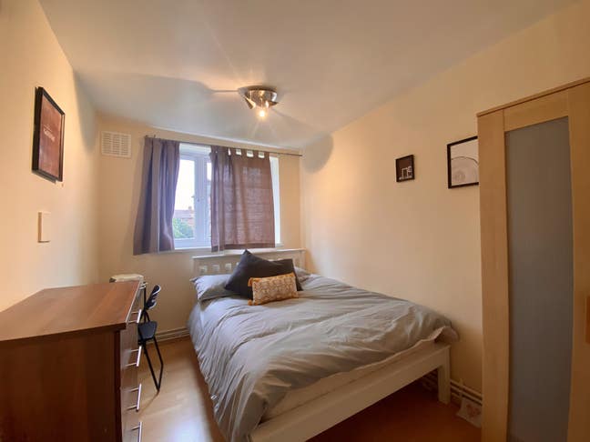 Lovely Double Bed Room With living room in Putney Main Photo