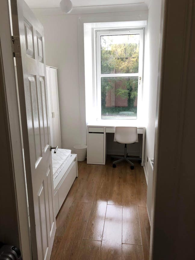 Bedroom in a very good location in Perth  Main Photo