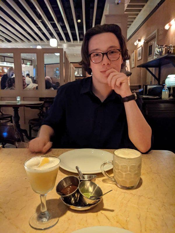Professional Male seeks a single or double room Main Photo