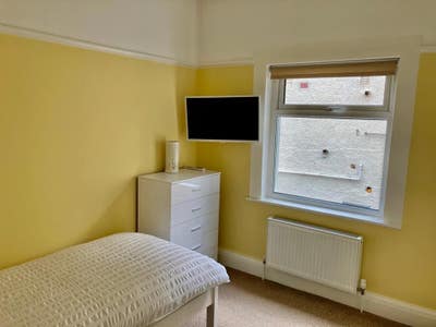 Lovely  single room next to the beach  Main Photo