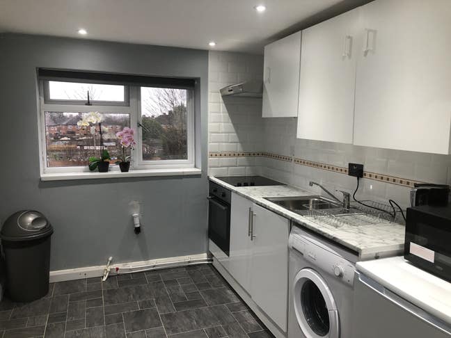 Studio flat in Rose Hill Main Photo