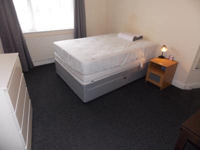 Massive ENSUITE Room, Tidy House, All Inclusive  Main Photo